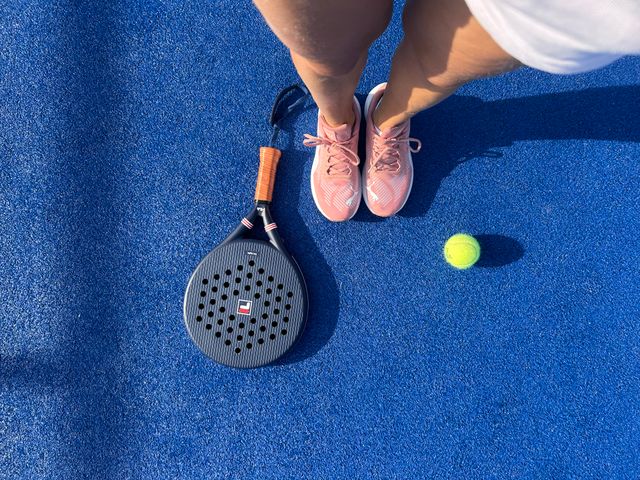 Cara Membersihkan Sepatu Padel Setelah Bermain